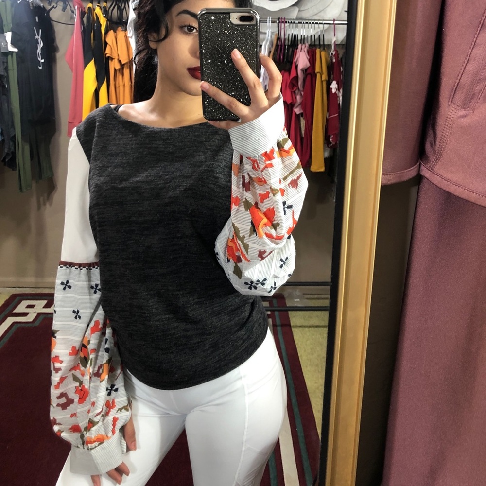 LAST ONE ! Printed Sleeve Knit Top